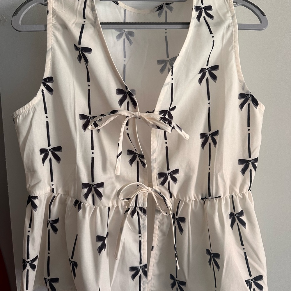 Sleeveless Bow Print Top - Black and White